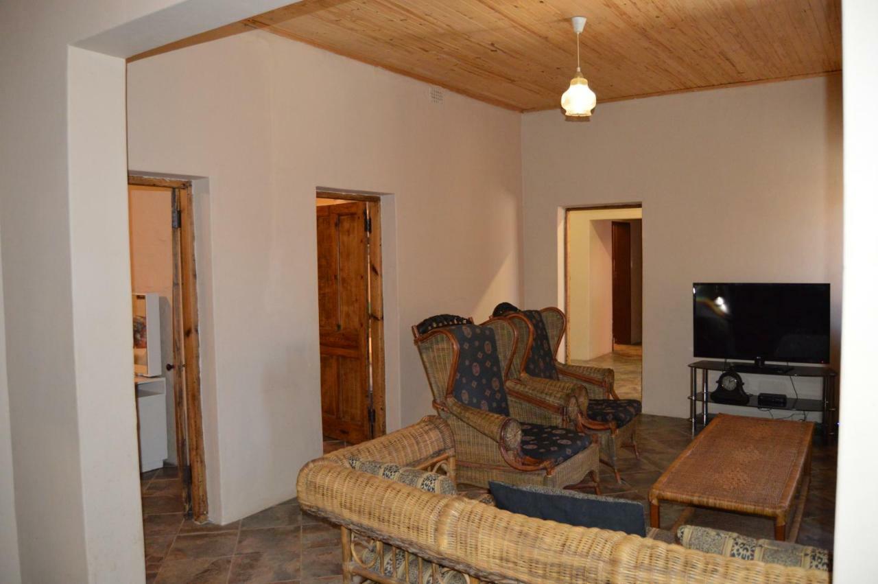 Esmarline Lodge Brits Bagian luar foto