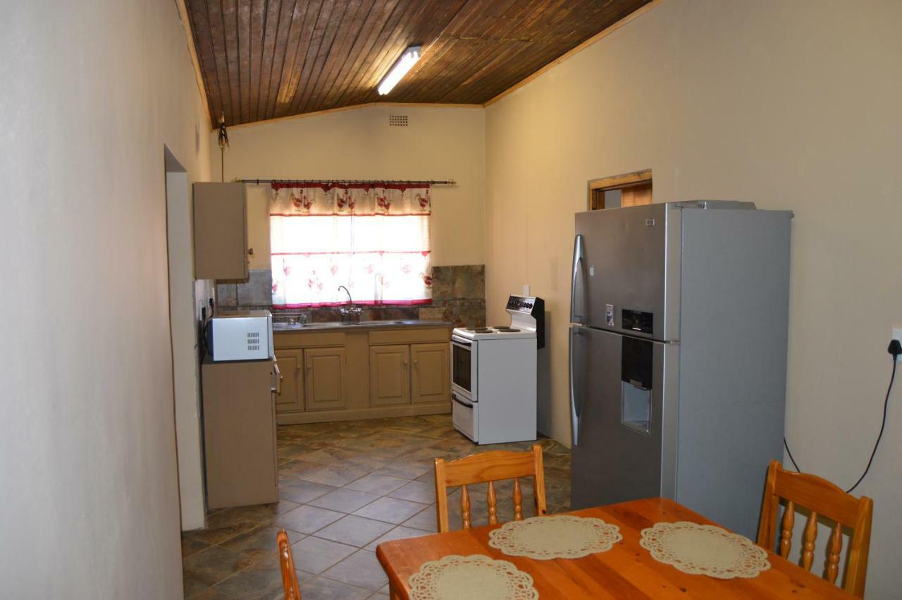 Esmarline Lodge Brits Bagian luar foto