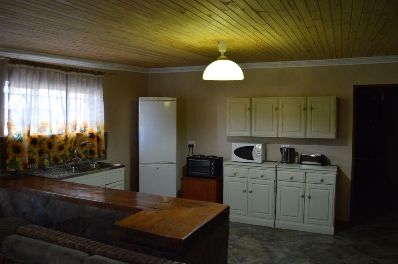 Esmarline Lodge Brits Bagian luar foto