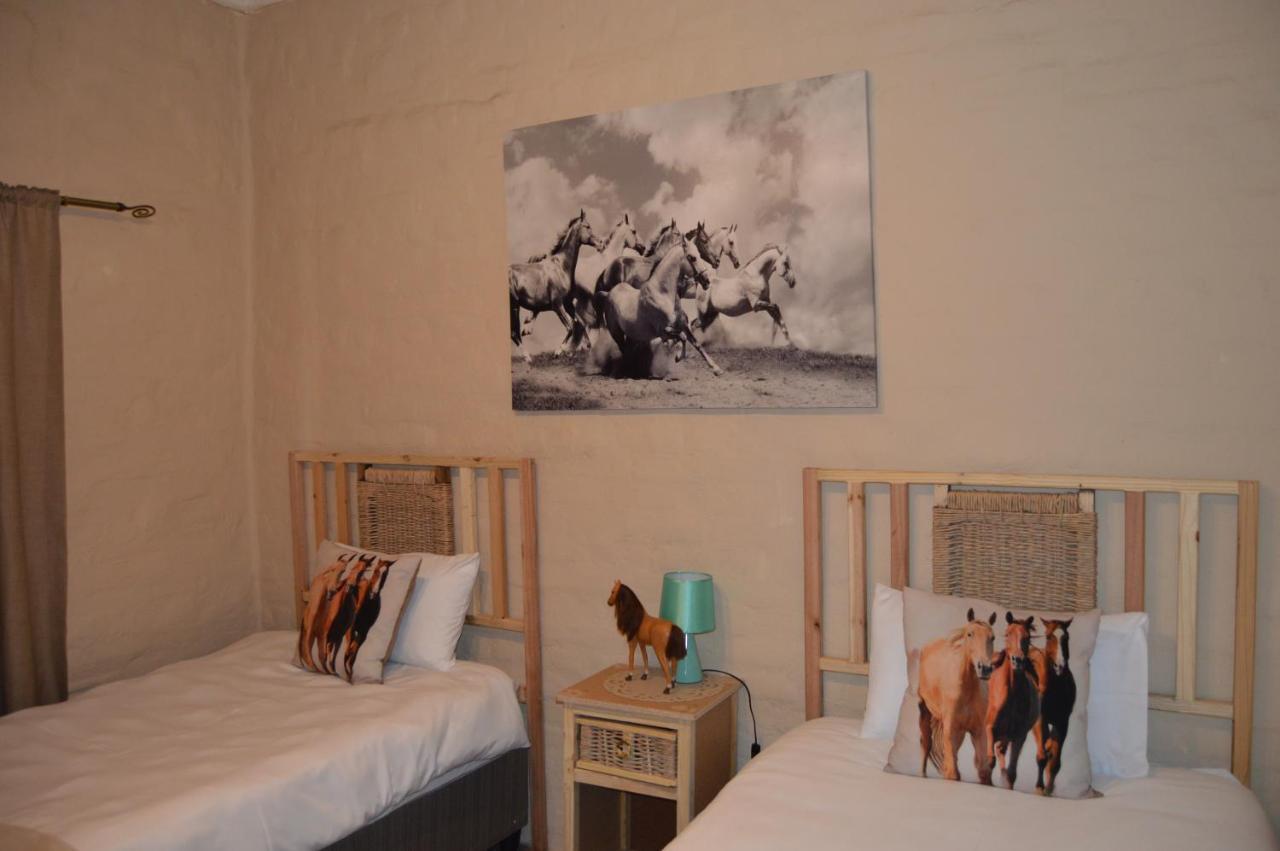 Esmarline Lodge Brits Bagian luar foto
